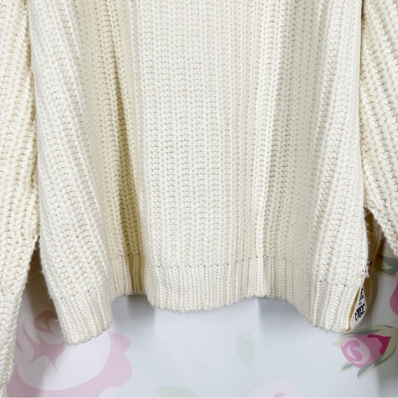Free People We The Free Ivory V Neck Chunky Knit Pullover Sweater M - Picture 5 of 8